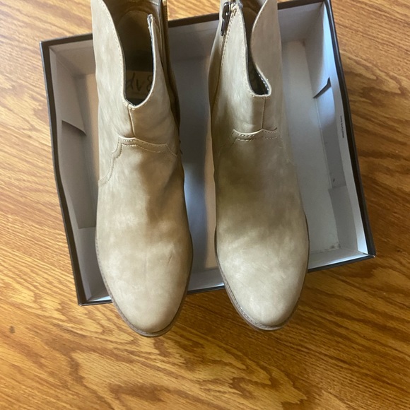 Dolce Vita Nubuck Stella Bootie - Picture 5 of 9